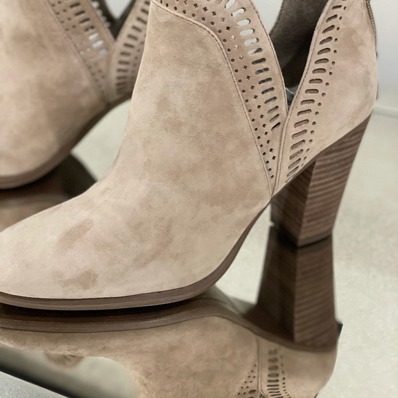 Vince Camuto Fileana split shaft booties - Picture 3 of 7